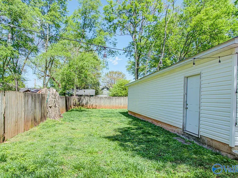 1605 McCullough Ave NE — Photo 19