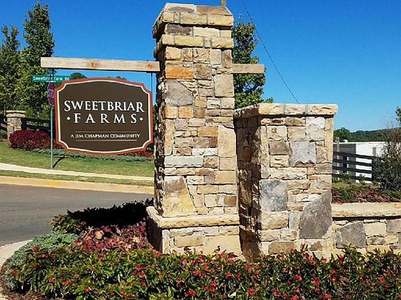 5th image of 305 Sweetbriar Cir