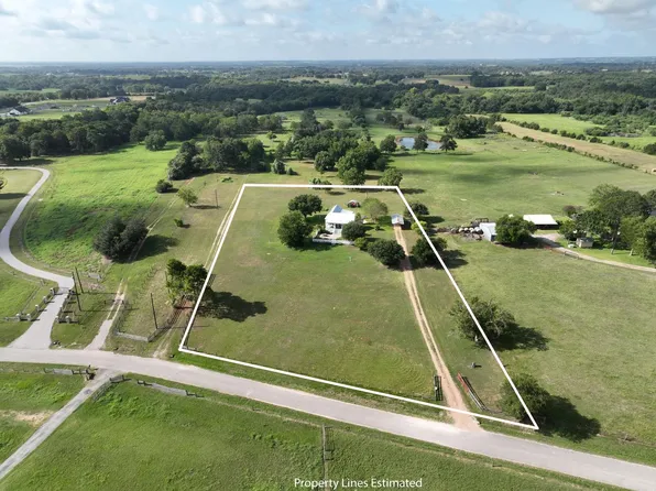 5850 Trackside Rd, Chappell Hill, TX 77426