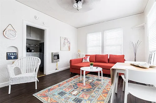 324 W Canty St #3 Photo 1