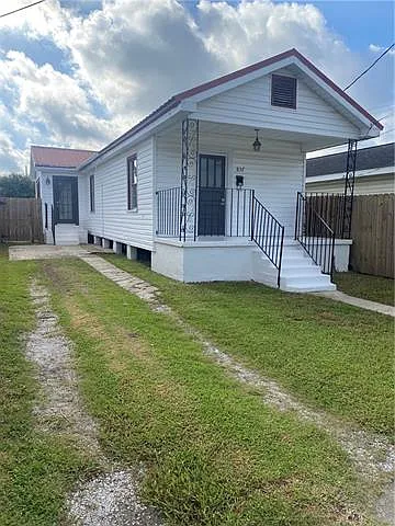 2 bed, 1.0 bath, 964 sqft, $1,400 — Photo 2