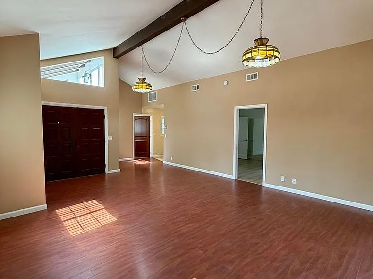 22206 Del Valle St — Photo 21