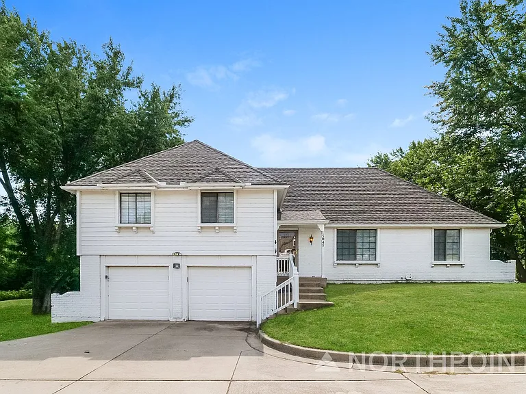 15045 Switzer Rd — Photo 1