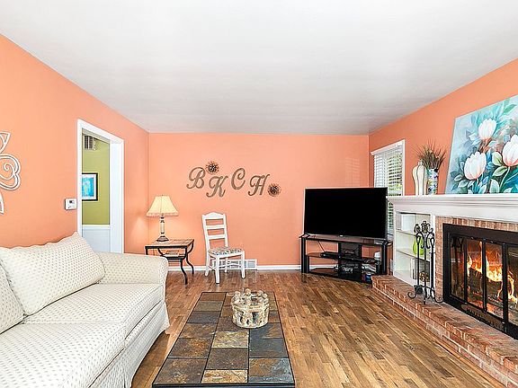 5th image of 1515 Cornell Dr SE