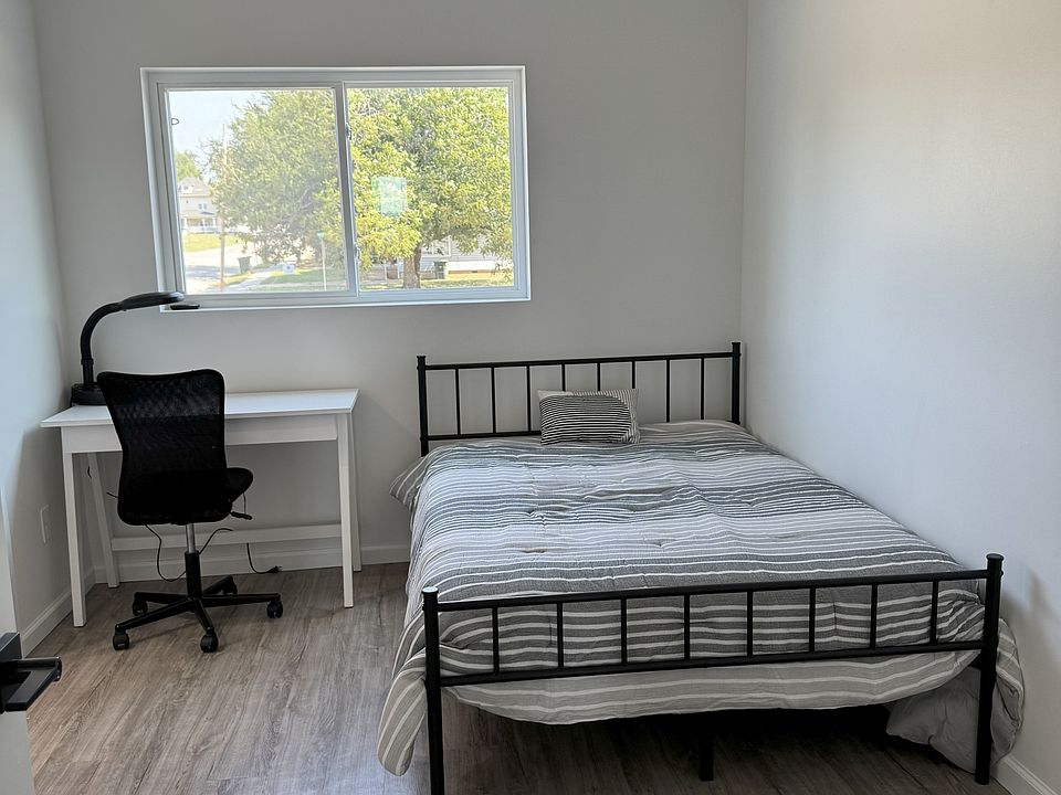 1st image of 1102 E Hurd St #11450223