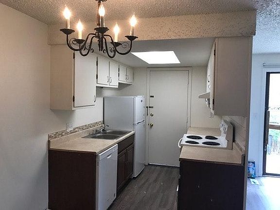 2nd image of 1551 S Sheridan Blvd