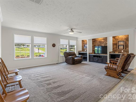 3rd image of 1940 Eastbrook Cir