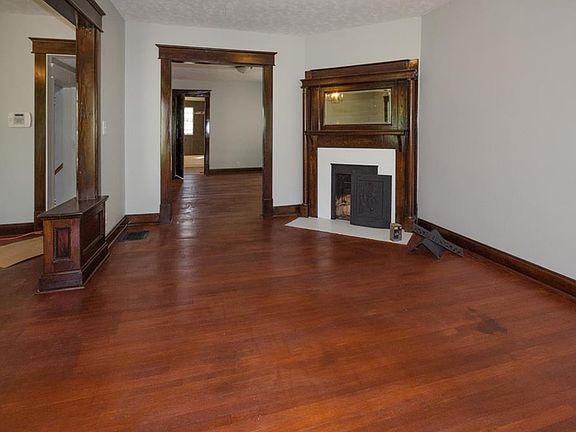 3rd image of 3115 N Kenwood Ave