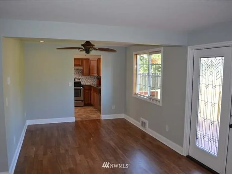 2810 11th St SE — Photo 9