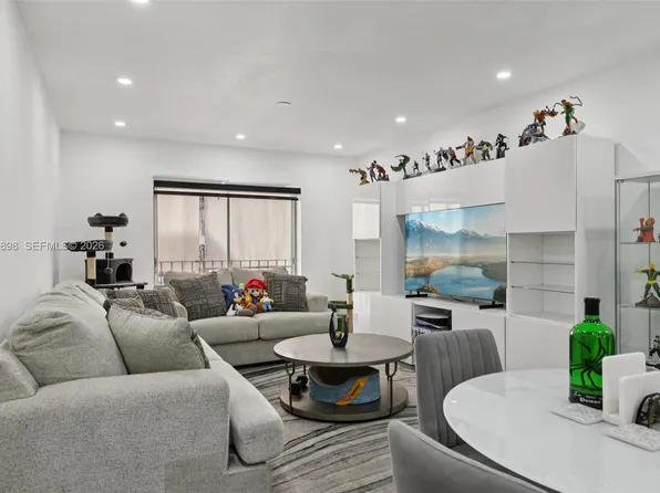 1630 W 46th St APT 208F, Hialeah, FL 33012