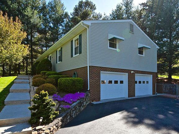 2nd image of 28 Mimosa St