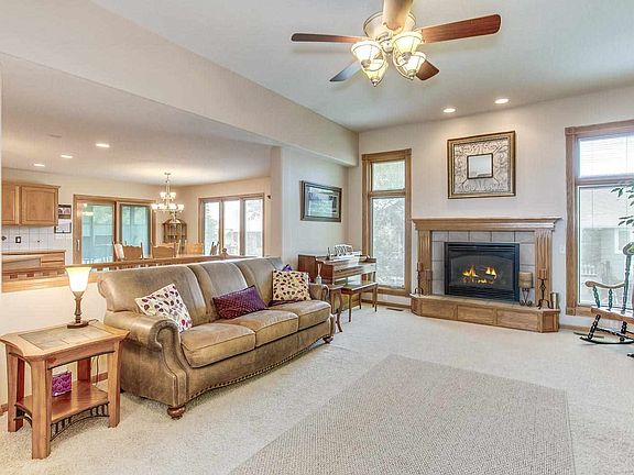 4th image of 1430 E Hiddenridge Ct