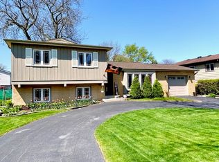 608 E Comstock Ave, Addison, IL 60101