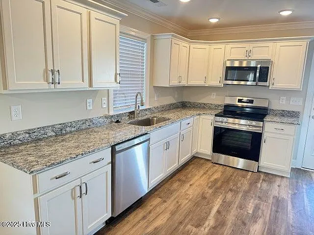 3 bed, 2.5 bath, $1,800 — Photo 4