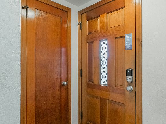 4th image of 1820 Arlington Ave E