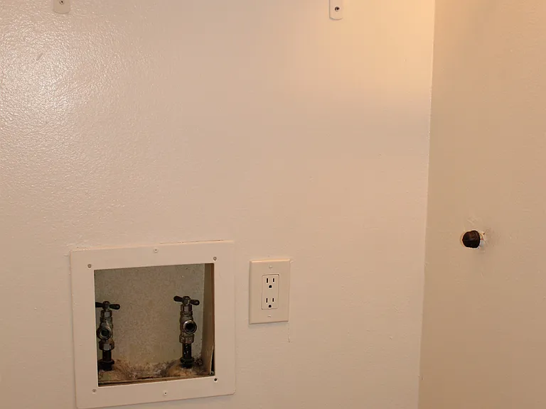 1375 Midvale Apartments — Photo 62