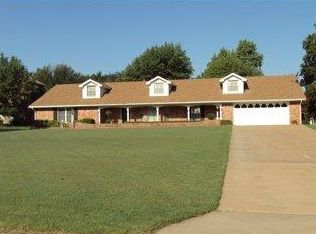 130 S Memorial Dr, Colony, OK 73021
