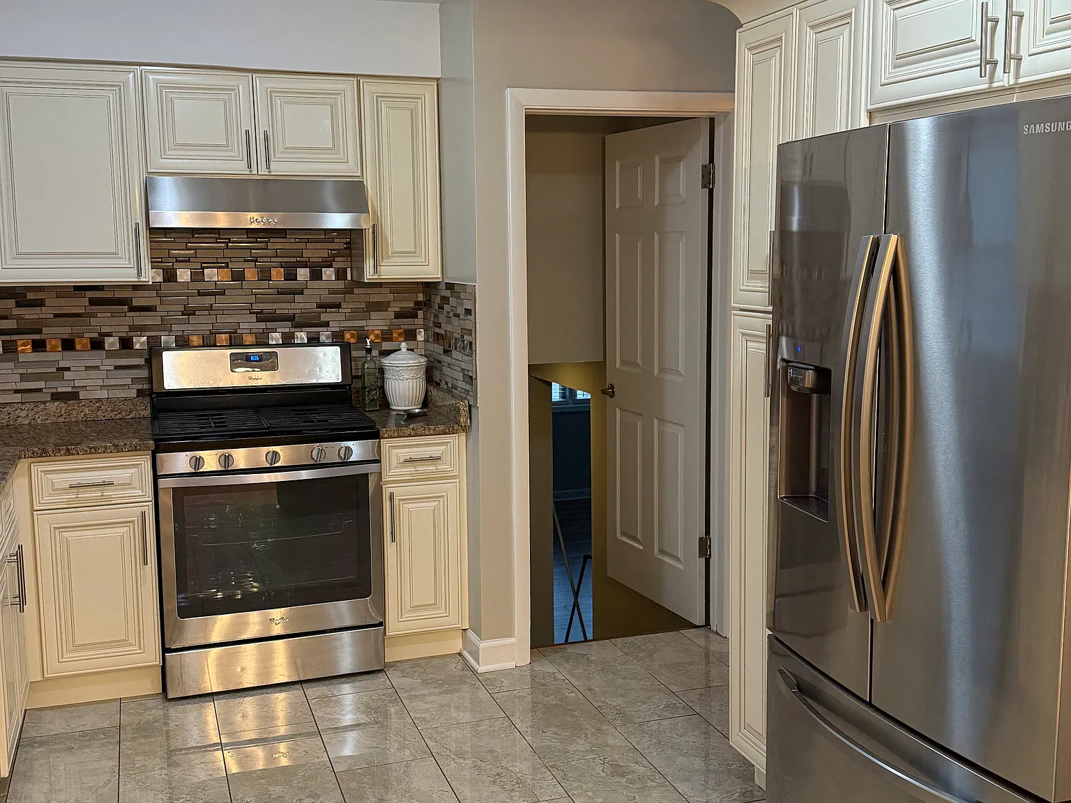 3 bed, 1600 sqft, $3,500 — Photo 4