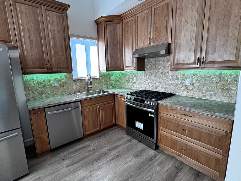 913 E Verdugo Ave — Photo 7