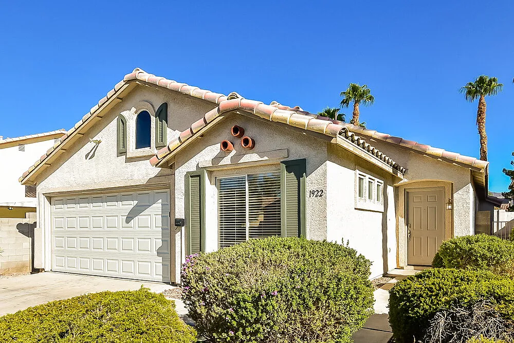 4 bed, 2.0 bath, 1743 sqft, $2,080 — Photo 3