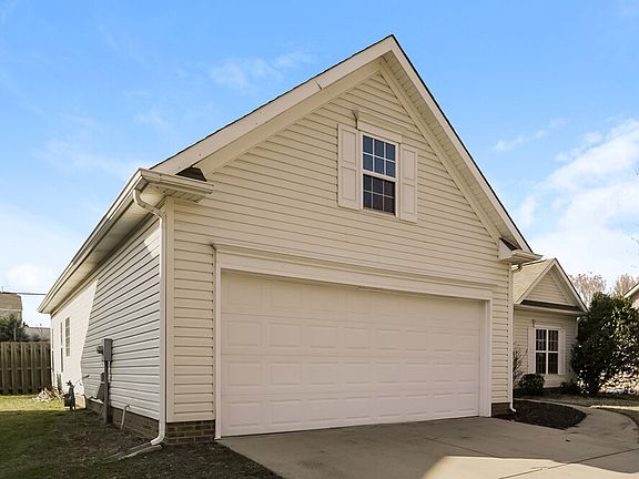 3rd image of 4031 Huntmeadow Dr
