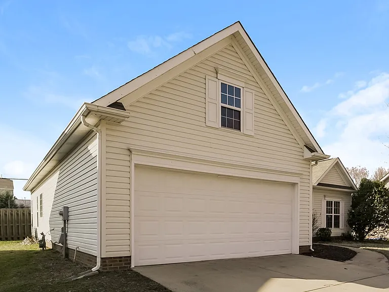 4031 Huntmeadow Dr — Photo 3
