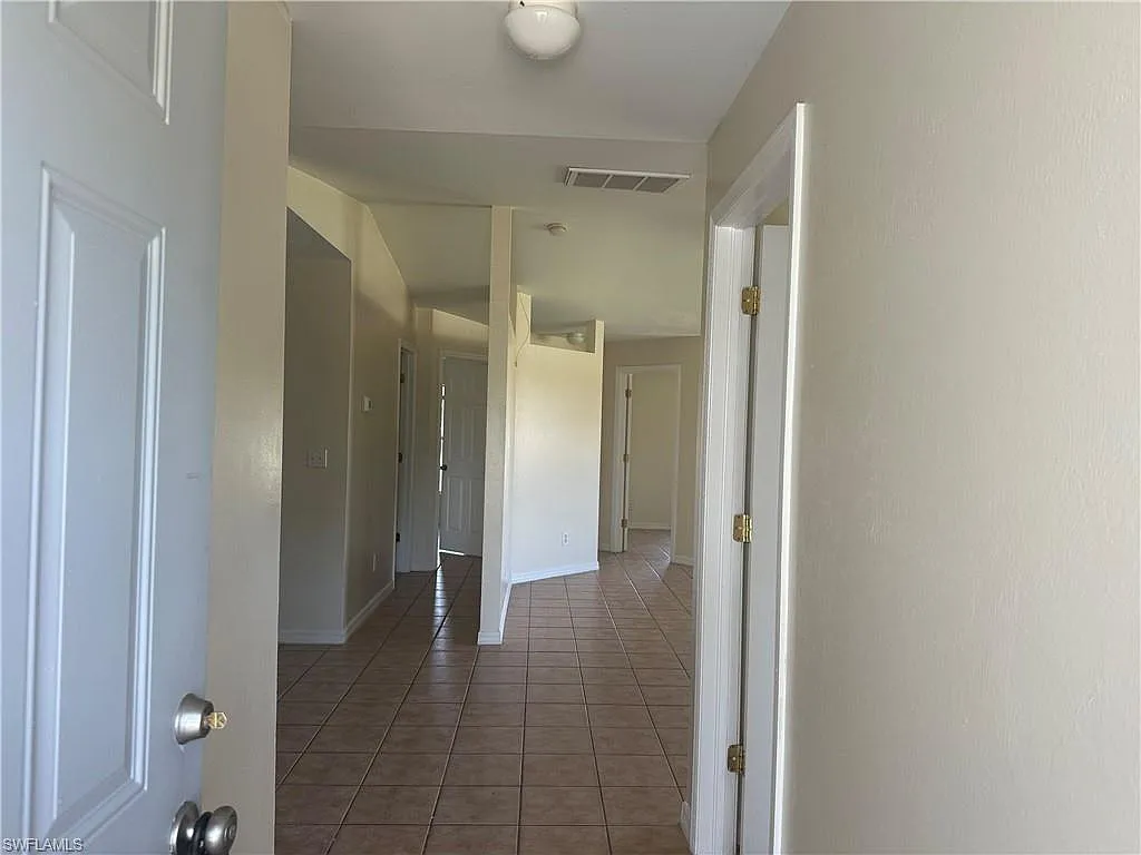 3 bed, 2.0 bath, 2564 sqft, $1,500 — Photo 3