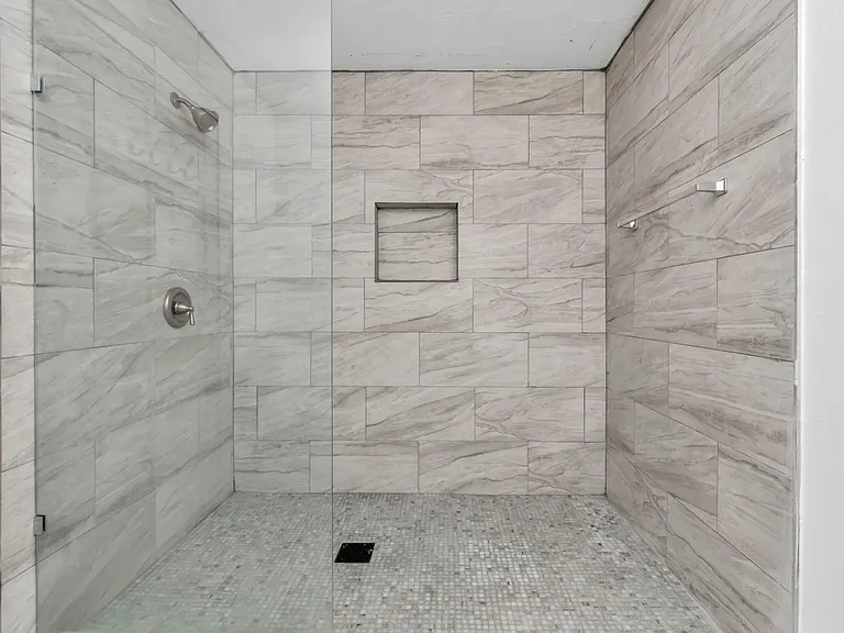 602 Everett St — Photo 25