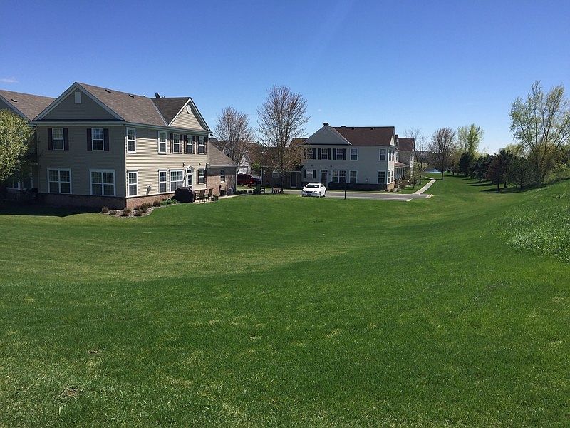 Very private outdoor : It feels like you are living in a single family home without mowing the lawn