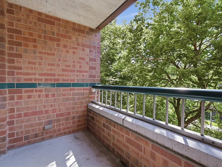 Evanston Place — Photo 40
