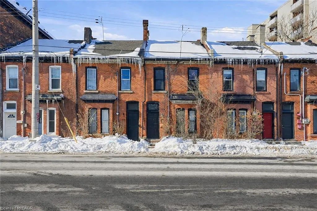 51 Wellington St N photo 1