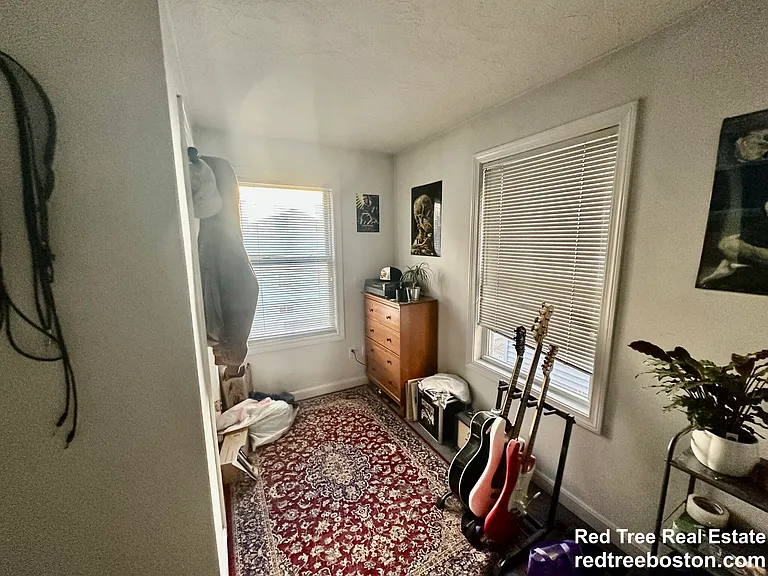 24 Lawn St — Photo 5
