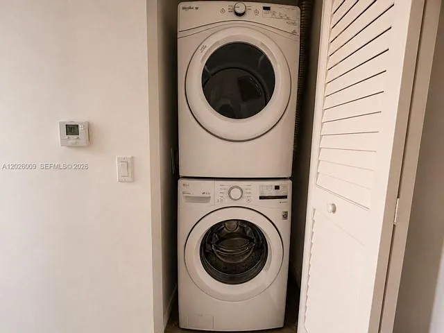 151 SE 1st St #1501 — Photo 6