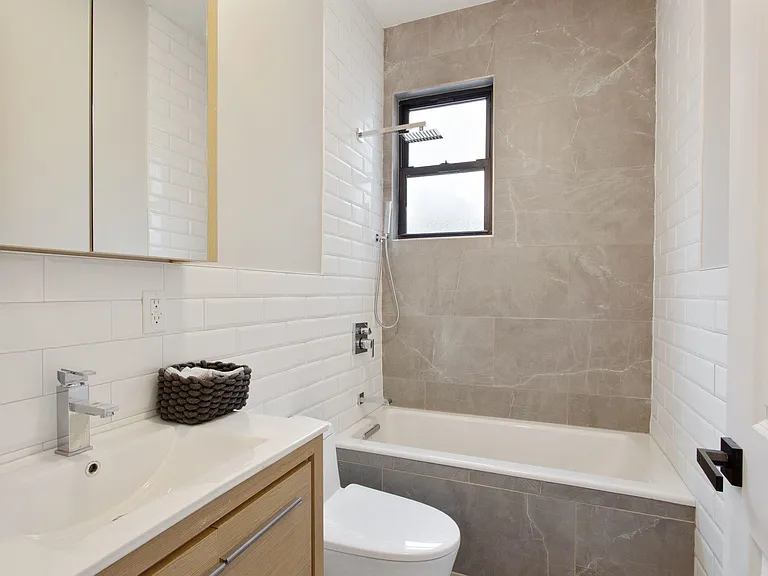 942 Summit Ave #3 — Photo 9