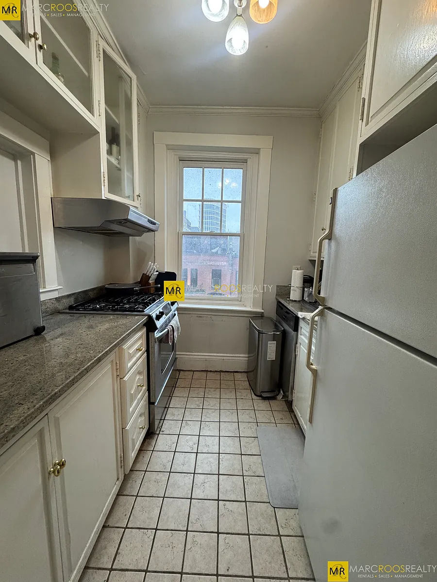 Building Photo - 282X Newbury St #14