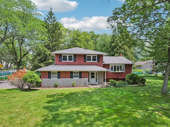 6 Ventnor Dr, Edison, NJ 08820