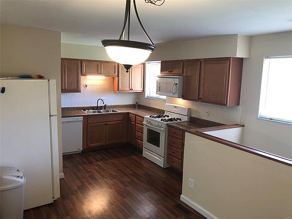 3rd image of 2301 Rosegarden Dr