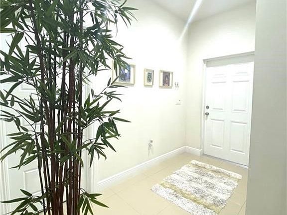 4th image of 922 SE 6th Ct #922