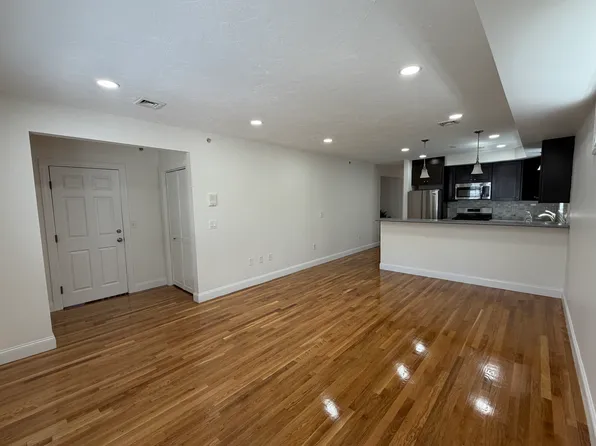 4-6 Sunnyside St #2, Hyde Park, MA 02136
