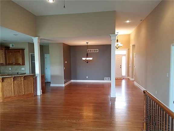 3rd image of 5127 NE 71st Pl