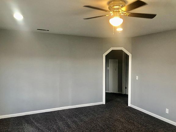 4th image of 2661 W Stanislaus St