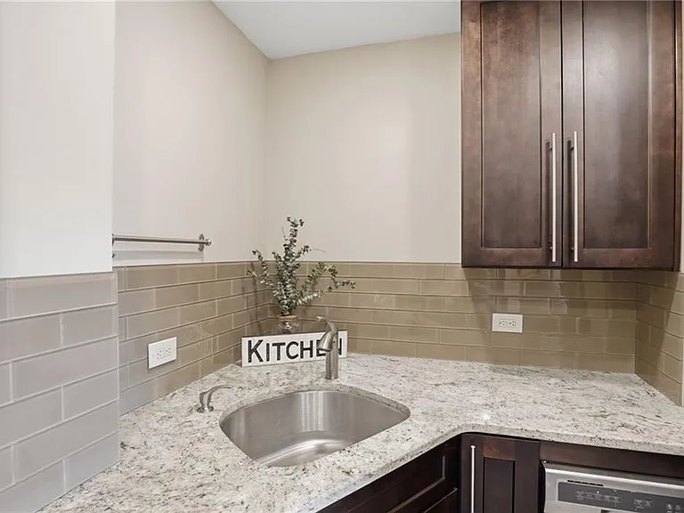 2285 Peachtree Rd NE #709 — Photo 8