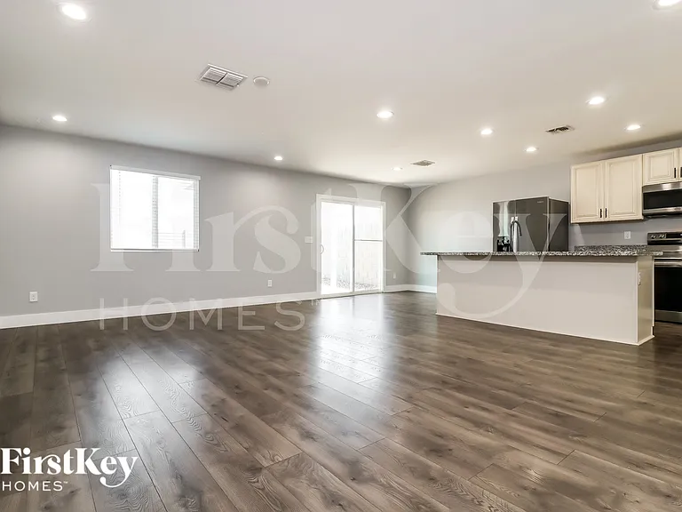 3858 W Tamarisk Ave — Photo 3