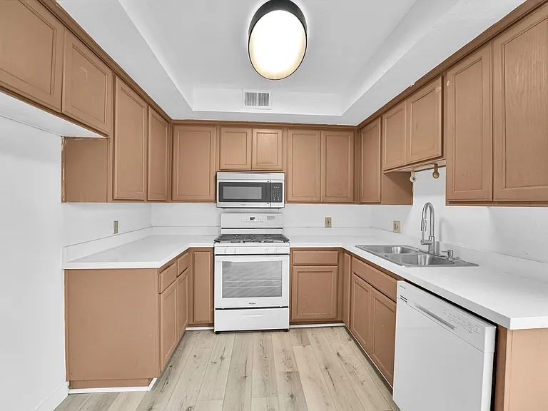 4320 Mammoth Ave #101 — Photo 10