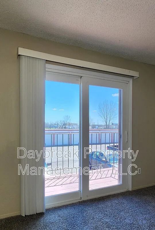 2 bed, 1.0 bath, $865 — Photo 4