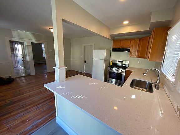 4th image of 94 Concord Ave #1