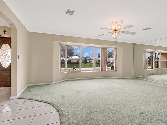 4th image of 9806 Dahlia Ave