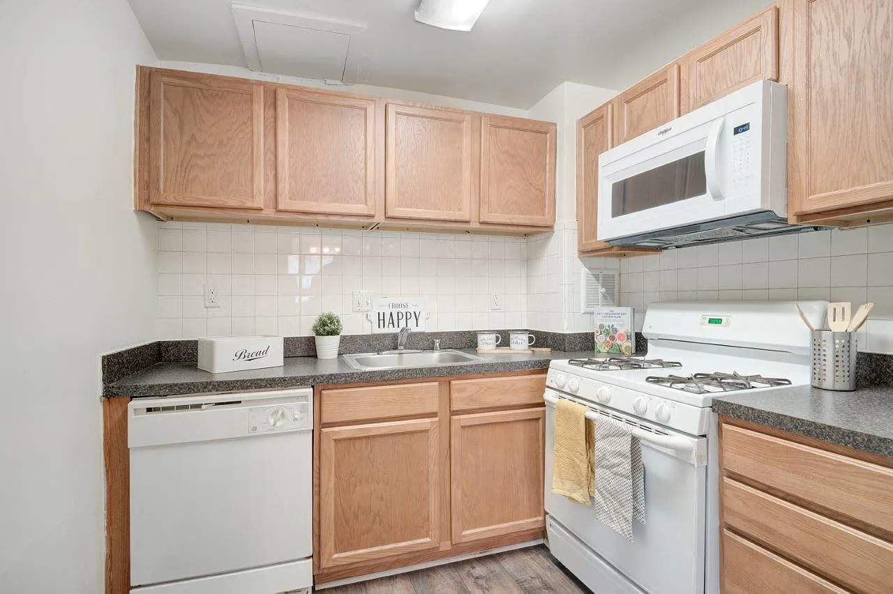 Willow Run at Mark Center Apartment Homes — Photo 3