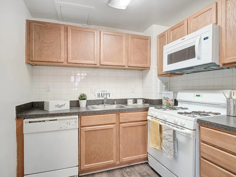 Willow Run at Mark Center Apartment Homes — Photo 3