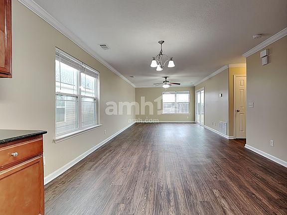 5th image of 8 Sunnydale Ln